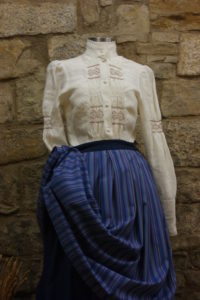 Blusa modelo "Ukerdi".