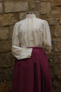 Blusa modelo "Izu".