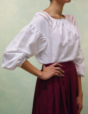 Blusa modelo Betoño