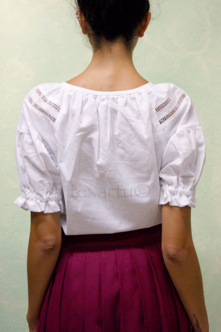 Blusa modelo Betoño